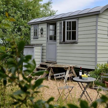 The Shepherd'S Hut @ Chichester Cottage Exterior photo