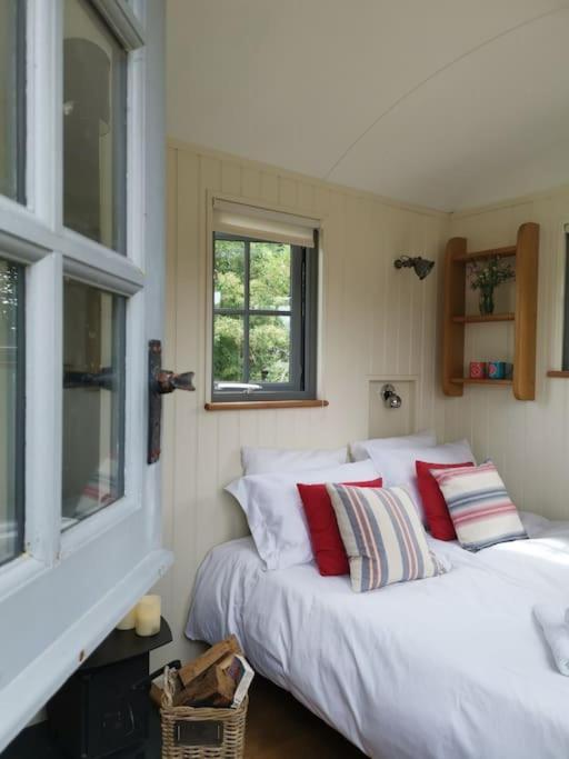 The Shepherd'S Hut @ Chichester Cottage Exterior photo