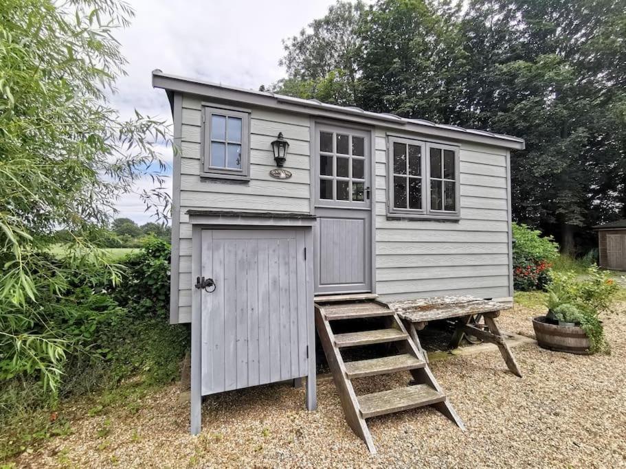 The Shepherd'S Hut @ Chichester Cottage Exterior photo